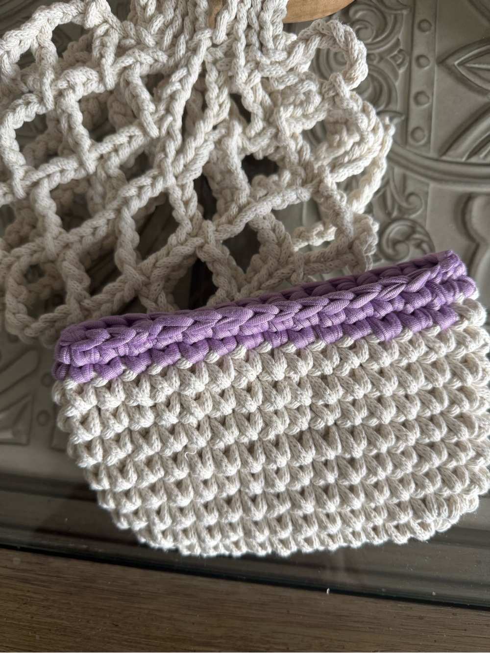 Bonita Bolso Hand-Crocheted Cream and Purple Women’s Net Tote by Yvonne - Picture 4 of 9